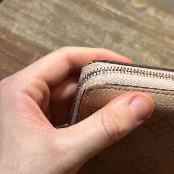 Louis Vuitton Long Zippy Wallet Mahina - Picture 9 of 12